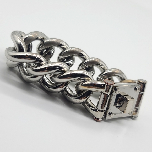 Michael Kors Chunky Twist-Lock Wide Chain Bracelet! Shiny Silver! - Picture 8 of 15